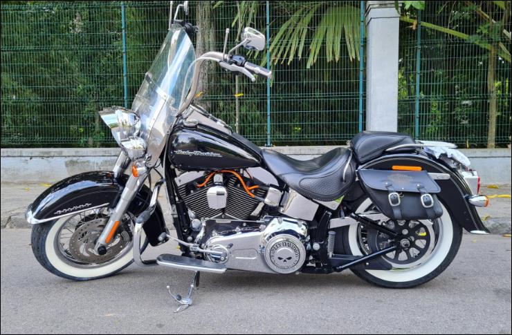 HARLEY-DAVIDSON SOFTAIL DELUXE